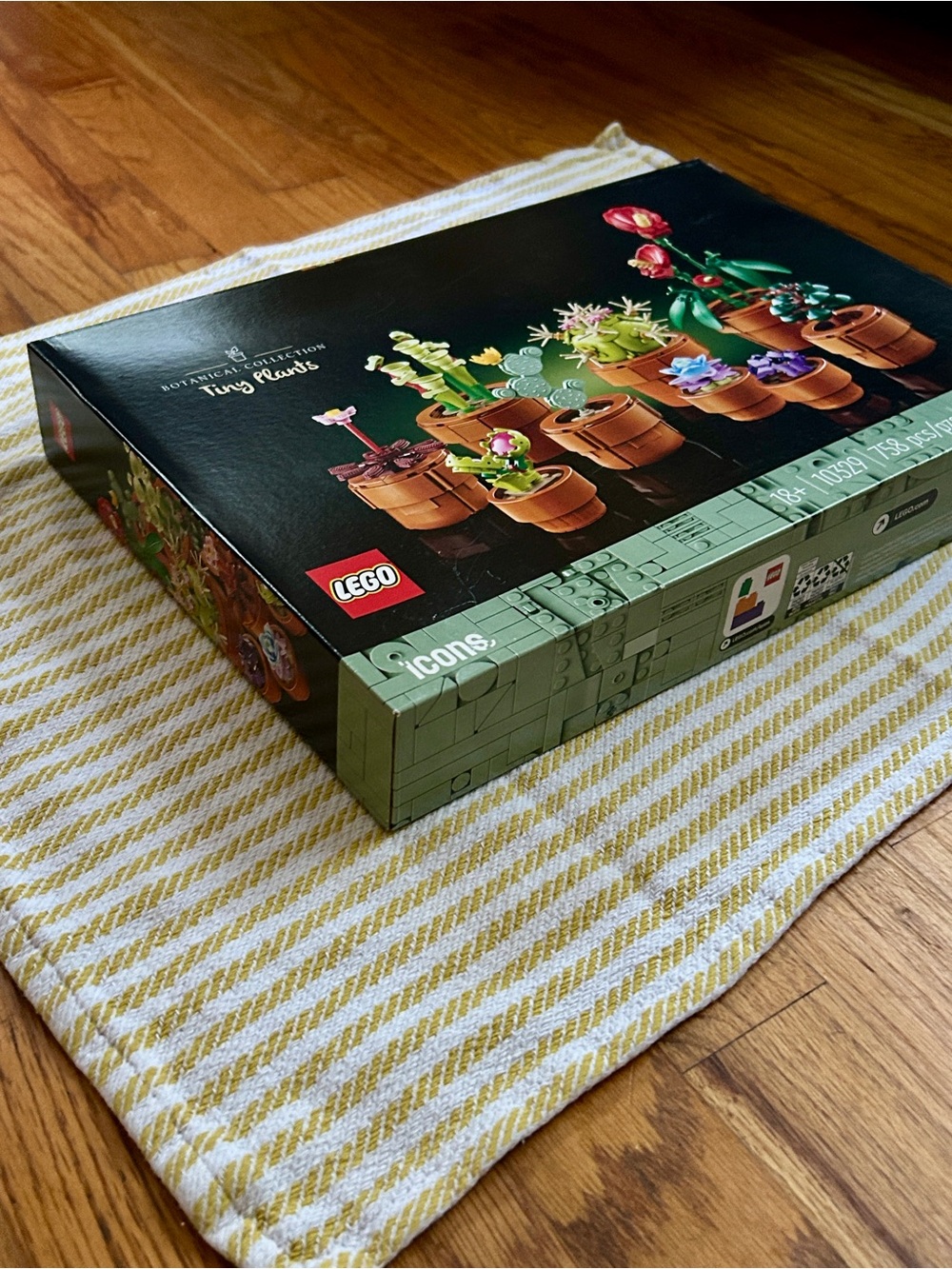 LEGO Icons Botanical Collection Tiny Plants set (10329) - Picture 6 of 11